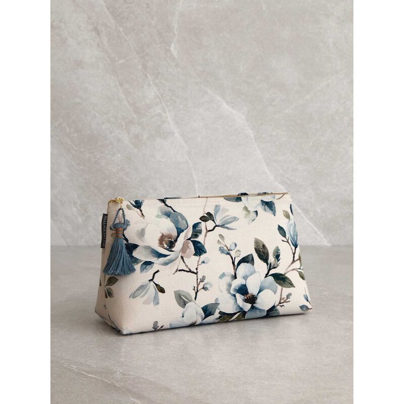 Wallace Cotton Magnolia Large Bath Bag image number 2